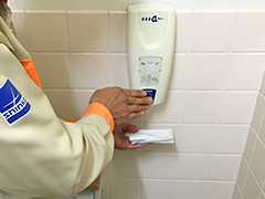 ���A����